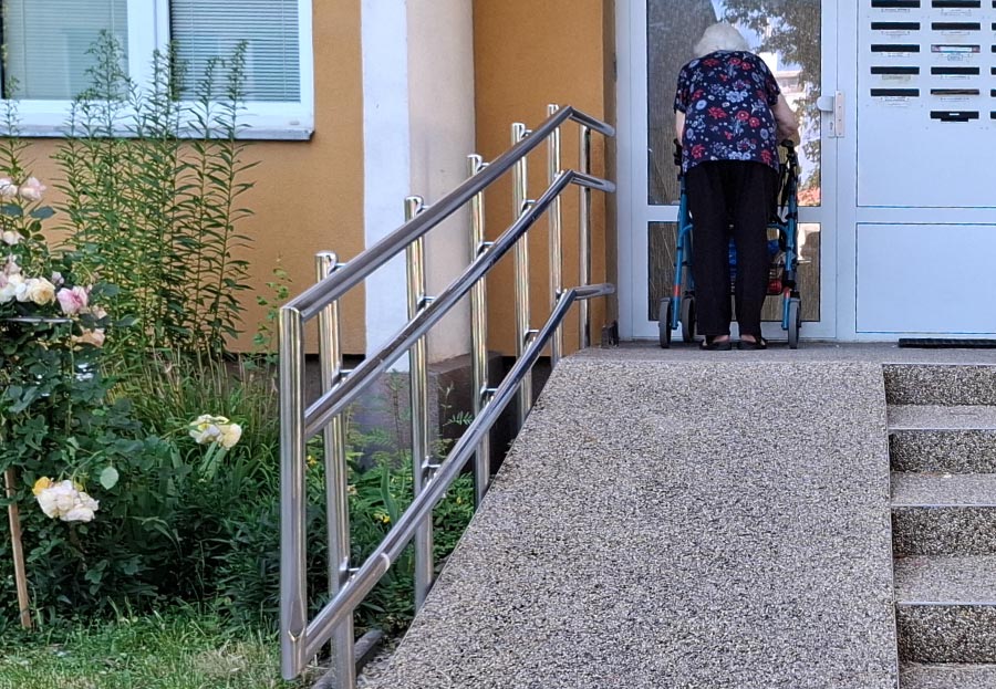 Bezbariérové rampy pre bytové domy - vzorová murovaná rampa